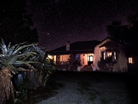 Leeuwenbosch Country House Night Outside View